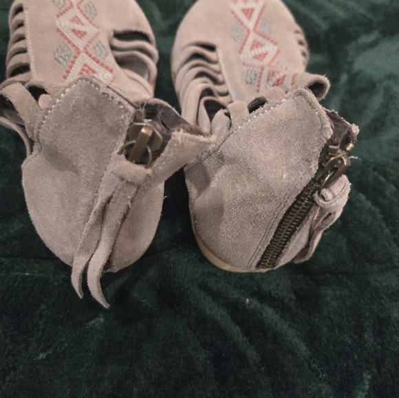 Embroidered Howsty Booties Made In Spain 38 Only Tried On - Picture 4 of 7